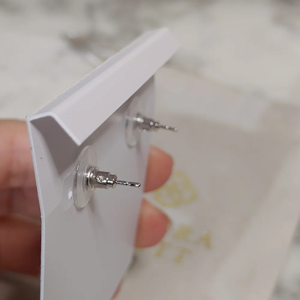Kendra Scott Drop Earrings - Picture 5 of 6